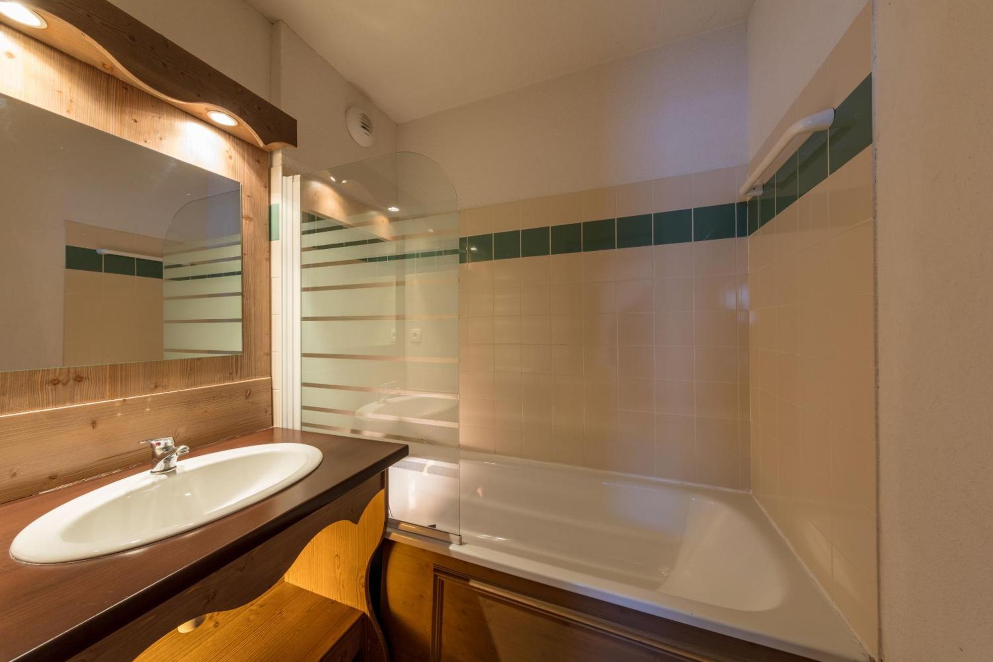 Ecrin Des Neiges Aparthotel Chamrousse Ruang foto
