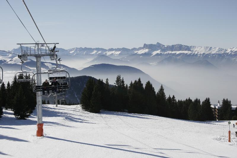 Ecrin Des Neiges Aparthotel Chamrousse Bagian luar foto